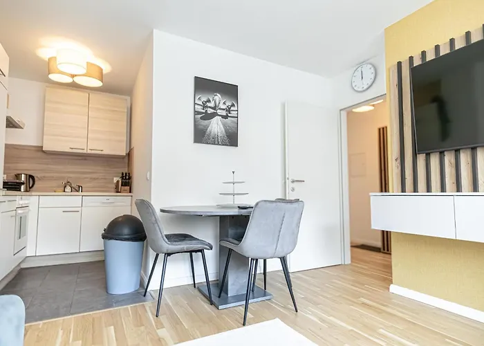 Stylish 1br With Living 9 Min To Downtown Metro Nearby *