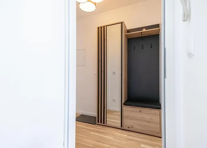 Stylish 1br With Living 9 Min To Downtown Metro Nearby *